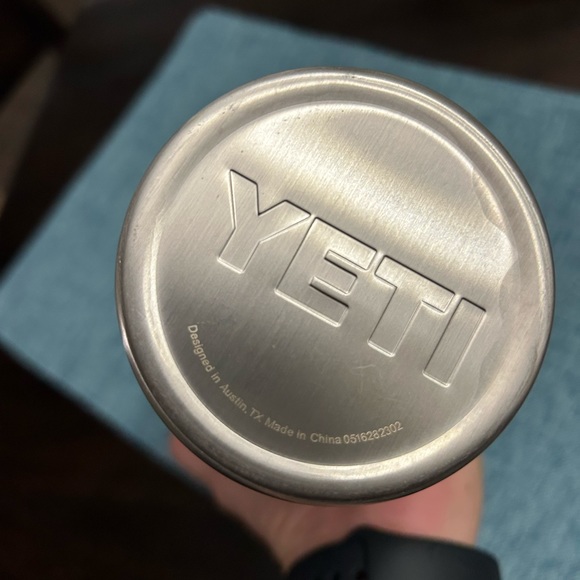 Yeti Rambler 30 oz. New - Picture 3 of 4